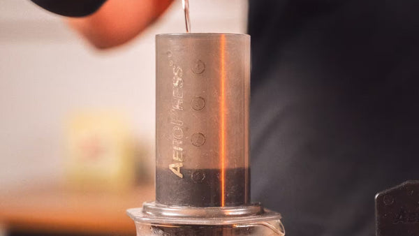 Kawa z aeropressu - jak parzyć kawę w aeropressie?